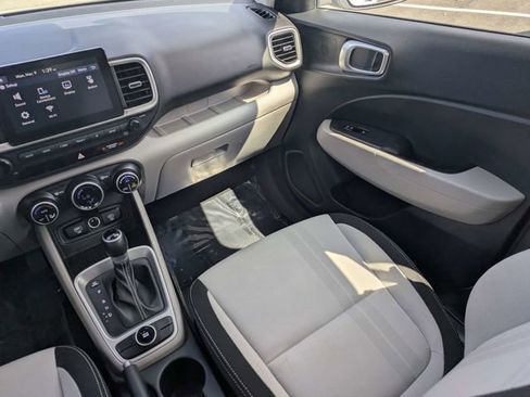 Used 2025 Hyundai Venue SEL image 17