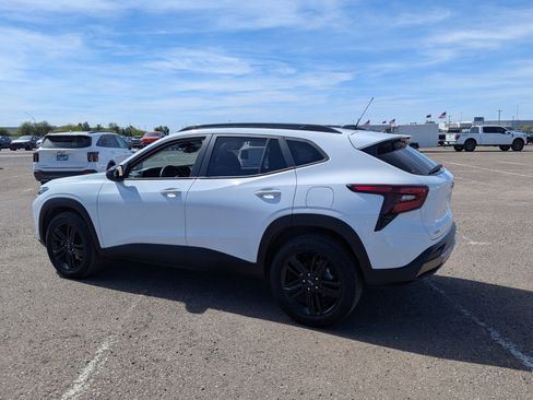 Used 2024 Chevrolet Trax ACTIV w/ Sunroof Package image 3