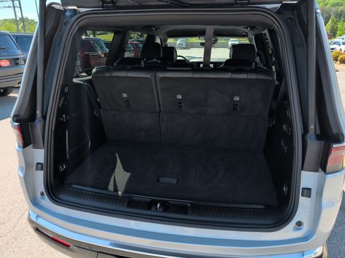 Used 2024 Jeep Wagoneer Series III AWD/4WD image 21