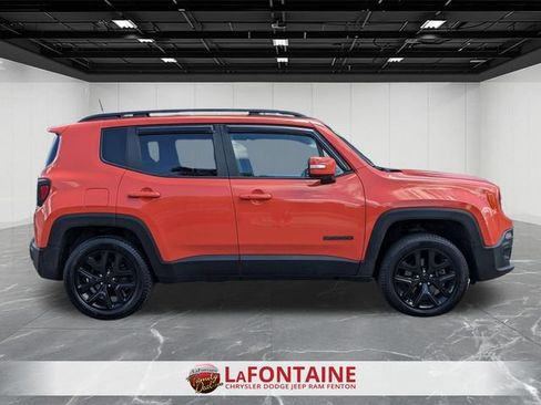 Used 2018 Jeep Renegade Altitude AWD/4WD image 6