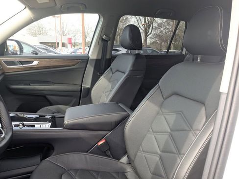 Used 2025 Volkswagen Atlas SE image 20