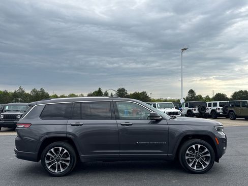 Used 2023 Jeep Grand Cherokee L Overland w/ Advanced Protech Group III AWD/4WD image 2