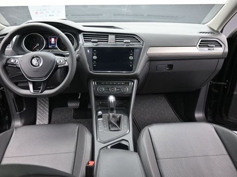 Used 2020 Volkswagen Tiguan SE w/ Panoramic Sunroof Package FWD image 14