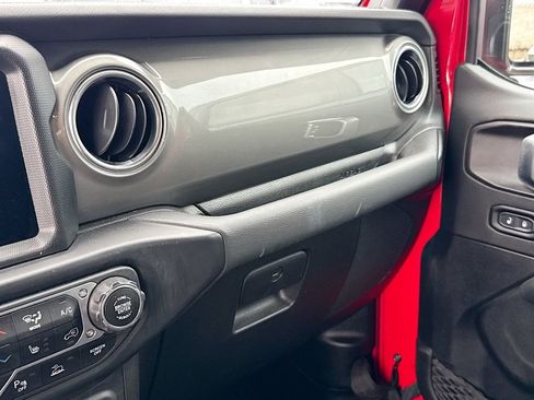 Used 2022 Jeep Wrangler Unlimited Sahara w/ Cold Weather Group AWD/4WD image 18