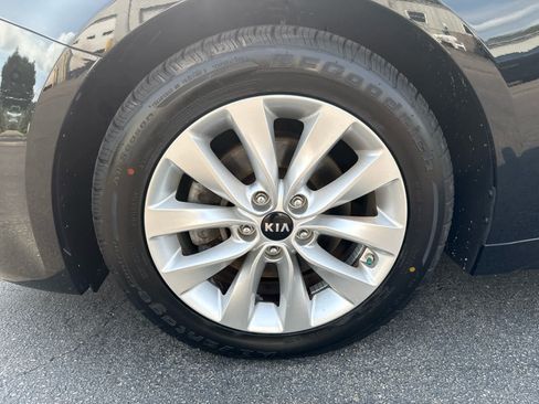 Used 2016 Kia Optima EX w/ Option Group 040 FWD image 9