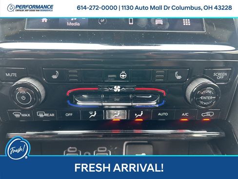Used 2023 Jeep Grand Cherokee Altitude AWD/4WD image 25