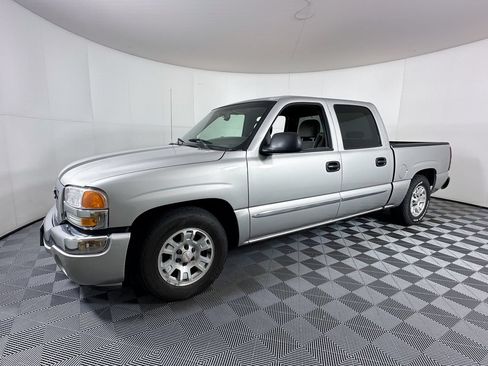 Used 2007 GMC Sierra 1500 SLE w/ Crew Cab Value Package RWD image 2
