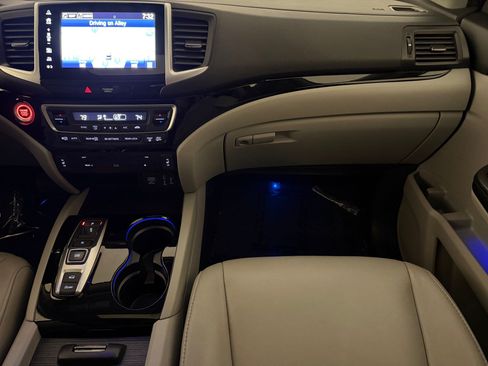 Used 2017 Honda Pilot Touring image 34