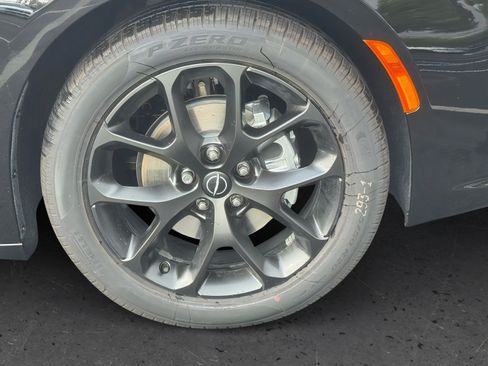 New 2026 Chrysler Pacifica Limited w/ Uconnect Theater Family Group image 9