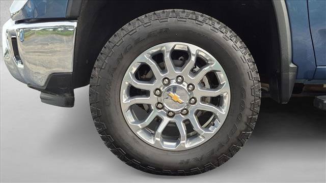 Used 2025 Chevrolet Silverado 2500 LTZ w/ LTZ Convenience Package AWD/4WD image 25