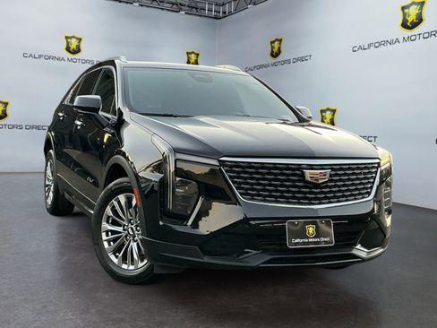 Used 2024 Cadillac XT4 Premium Luxury image 3