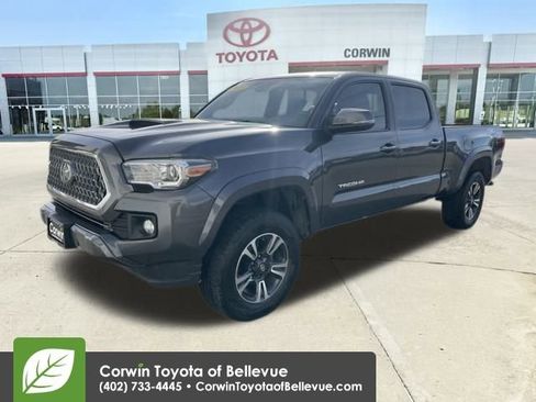 Used 2018 Toyota Tacoma TRD Sport image 7