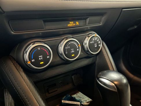 Used 2019 Toyota Yaris XLE FWD image 16