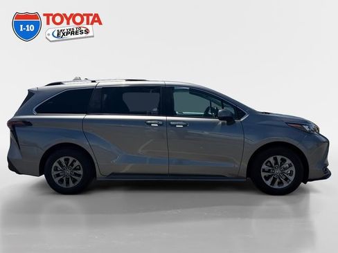 Certified 2026 Toyota Sienna XLE FWD image 6