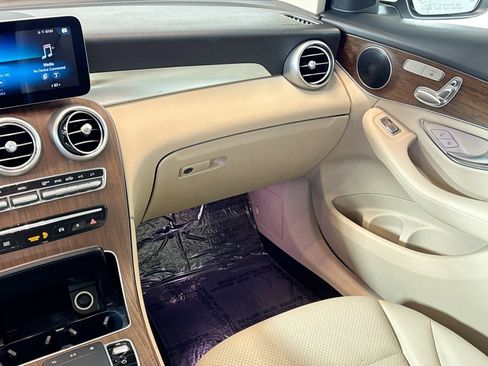 Used 2021 Mercedes-Benz GLC 300 image 21