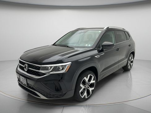 Used 2022 Volkswagen Taos SEL w/ Panoramic Sunroof Package AWD/4WD image 3