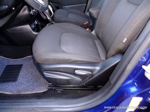 Used 2017 Jeep Renegade Sport w/ Power & Air Group image 8