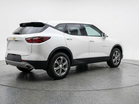 Used 2025 Chevrolet Blazer LT FWD image 9