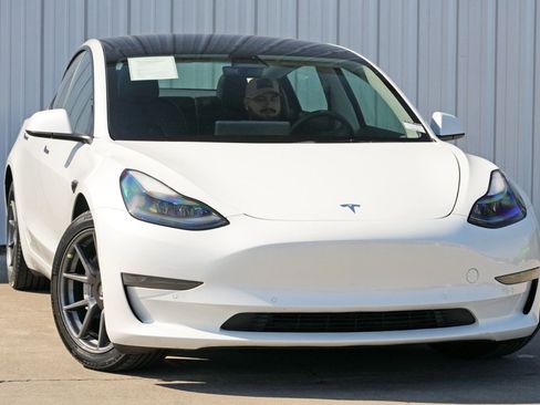 Used 2022 Tesla Model 3 image 4