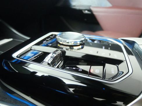 Certified 2023 BMW 760i xDrive image 28