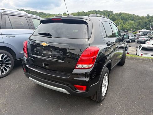 Used 2022 Chevrolet Trax LT w/ LT Convenience Package AWD/4WD image 4
