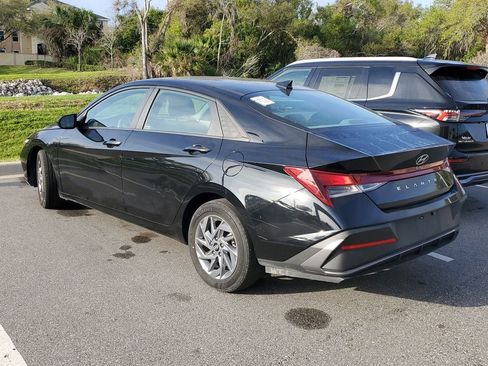 Used 2024 Hyundai Elantra SEL image 3