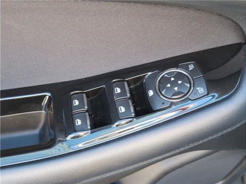 Used 2018 Ford Edge SEL image 28