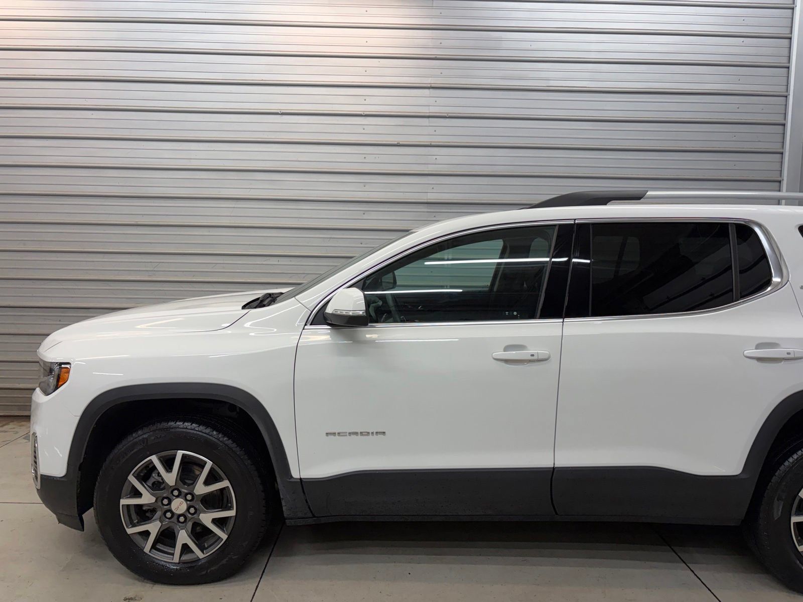 Used 2021 GMC Acadia SLE w/ Driver Convenience Package AWD/4WD image 3