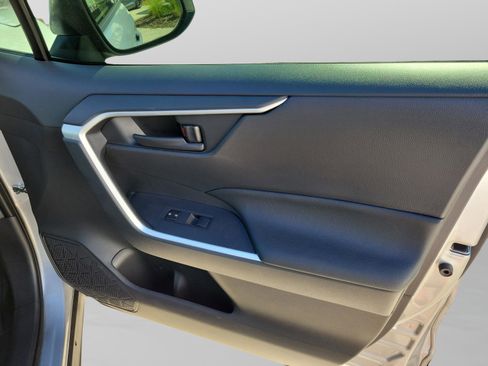 Certified 2025 Toyota RAV4 LE AWD/4WD image 9