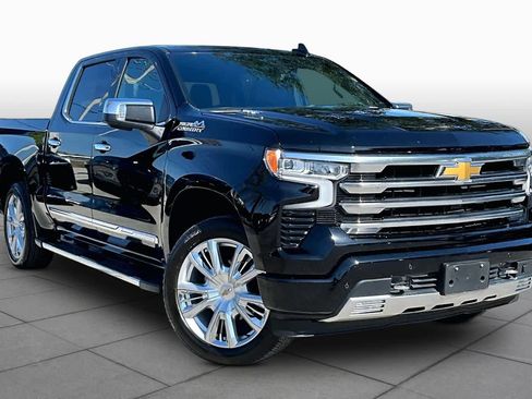 Used 2024 Chevrolet Silverado 1500 High Country w/ High Country Premium Package AWD/4WD image 3