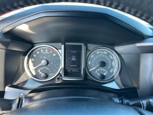 Used 2020 Toyota Tacoma TRD Off-Road image 19