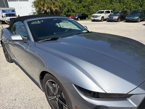 Used 2025 Ford Mustang Premium RWD image 3