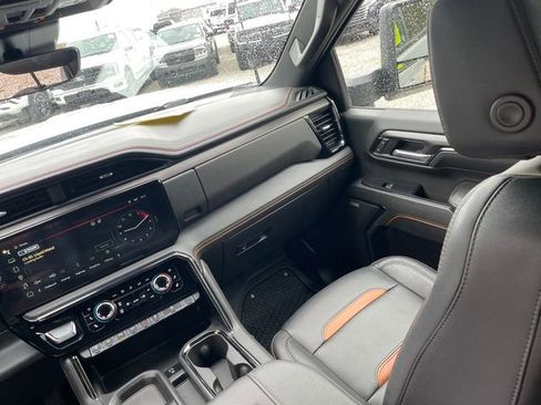 Used 2024 GMC Sierra 2500 AT4 w/ AT4 Premium Plus Package AWD/4WD image 22