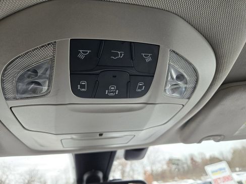 Used 2017 Chrysler Pacifica Touring-L Plus w/ Tire & Wheel Group image 25