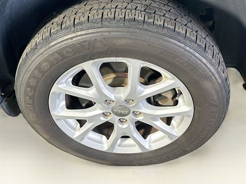 Used 2016 Jeep Cherokee Latitude w/ Comfort/Convenience Group FWD image 11