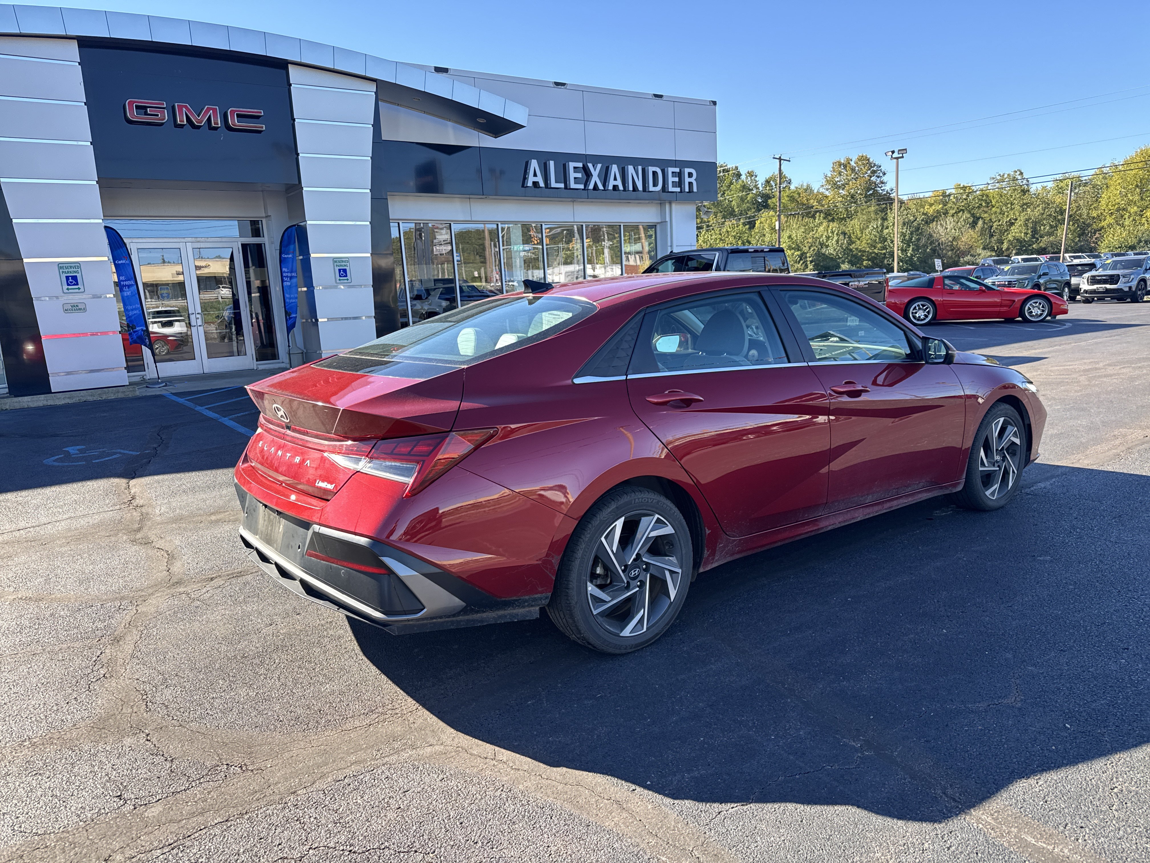 Used 2024 Hyundai Elantra Limited FWD image 2