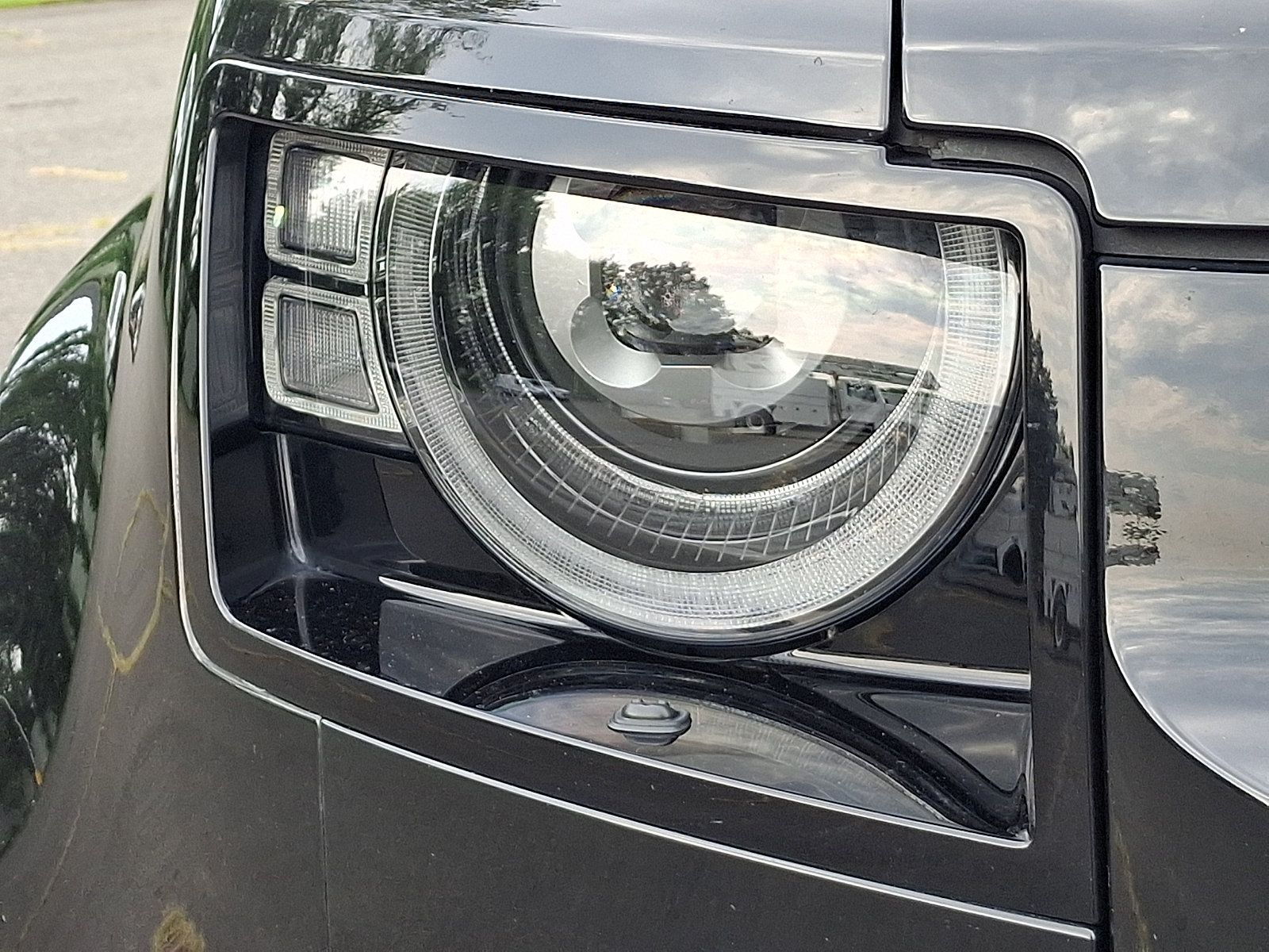 Used 2025 Land Rover Defender 110 S AWD/4WD image 10