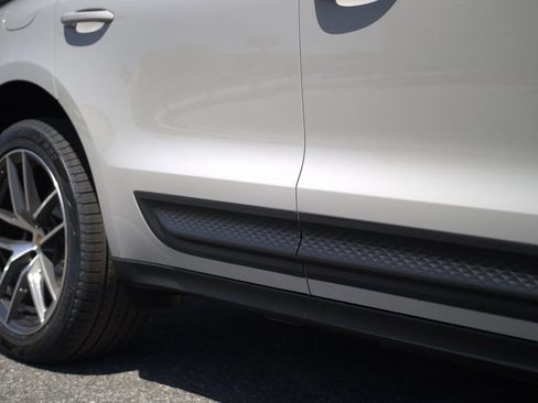 Certified 2025 Porsche Macan Turbo image 16