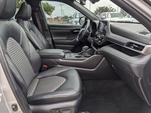 Used 2023 Toyota Highlander XSE image 34