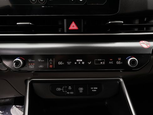 Used 2026 Kia Carnival LXS FWD image 24