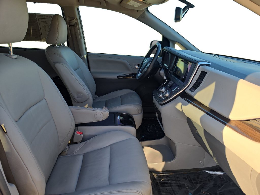 Used 2017 Toyota Sienna XLE FWD image 15