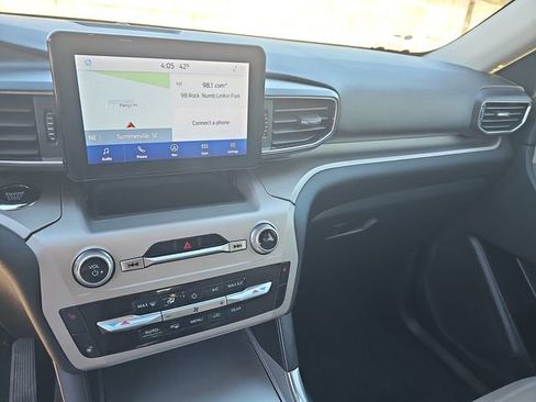 Used 2022 Ford Explorer XLT w/ Equipment Group 202A image 25