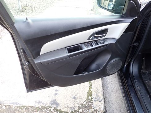 Used 2012 Chevrolet Cruze LS image 27