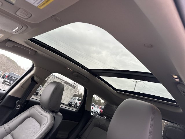 New 2025 Lincoln Corsair Reserve w/ Jet Appearance Package AWD/4WD image 18