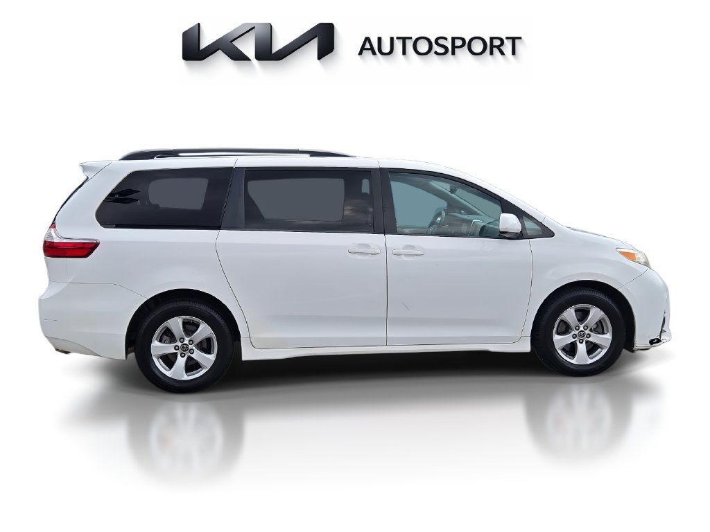 Used 2018 Toyota Sienna LE FWD image 5
