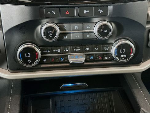 Used 2024 Ford Expedition Max XLT image 24