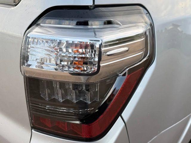 Used 2022 Toyota 4Runner TRD Off-Road Premium AWD/4WD image 13
