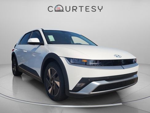 New 2026 Hyundai Ioniq 5 SEL image 4