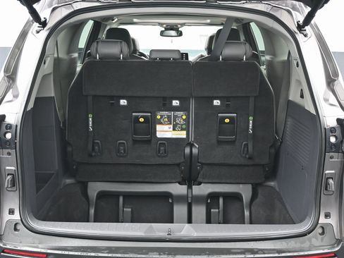 Used 2022 Toyota Sienna XLE w/ XLE Plus Package image 16