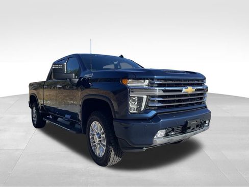 Used 2022 Chevrolet Silverado 2500 High Country image 3